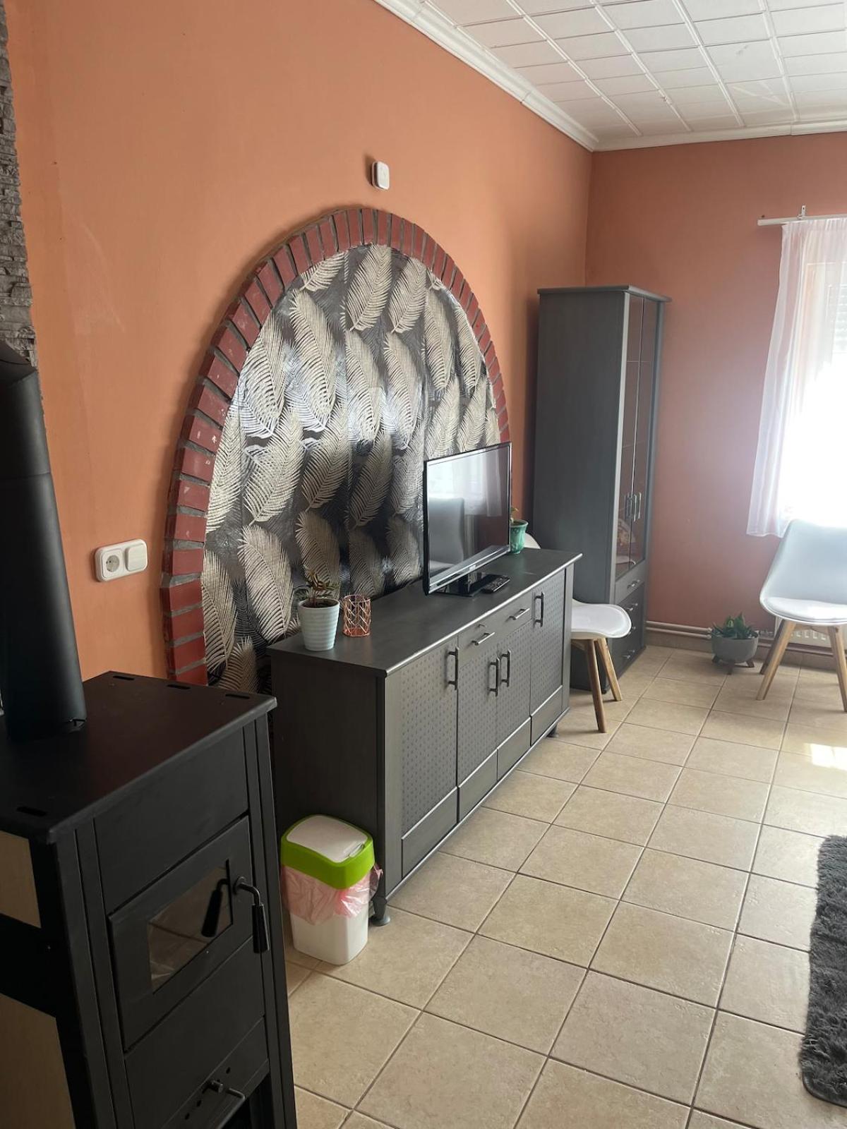 Tejfeles Vendeghaz Apartment Porva Exterior foto