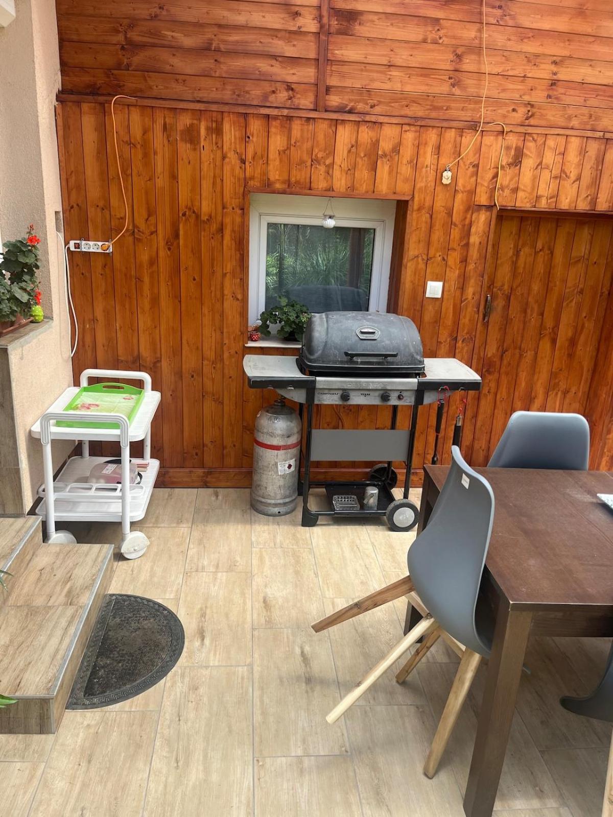 Tejfeles Vendeghaz Apartment Porva Exterior foto